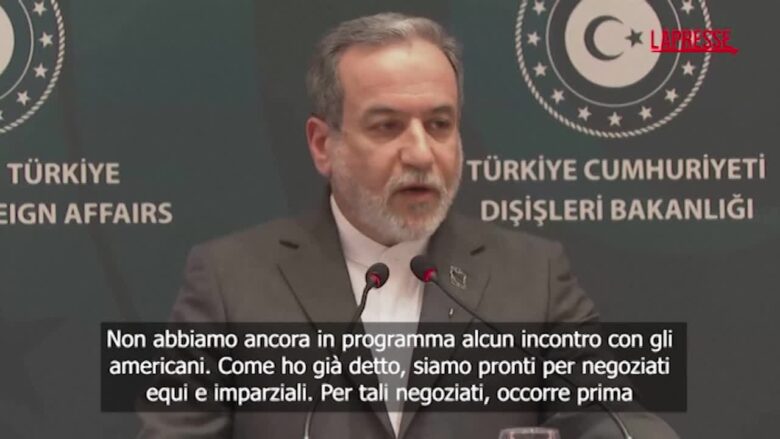 Iran, Araghchi: "Pronti a colloqui ma anche a guerra, basta minacce"