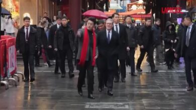 Cina, Starmer visita i giardini Yuyuan a Shangai