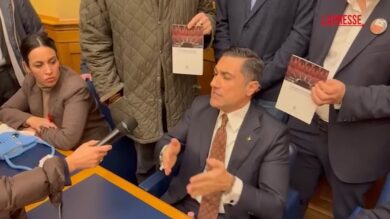 Conferenza estrema destra alla Camera, Bonelli incalza Furgiuele: “Porti qui fascisti e nazisti”