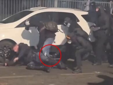 Torino, scontri al corteo per Askatasuna: poliziotto aggredito con un martello, il messaggio di Mattarella