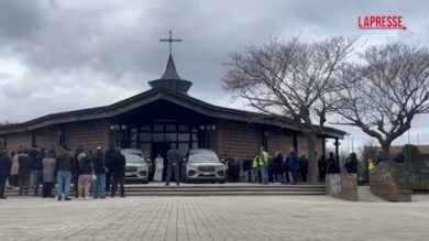 Anguillara, i funerali dei genitori di Carlomagno: appello al silenzio
