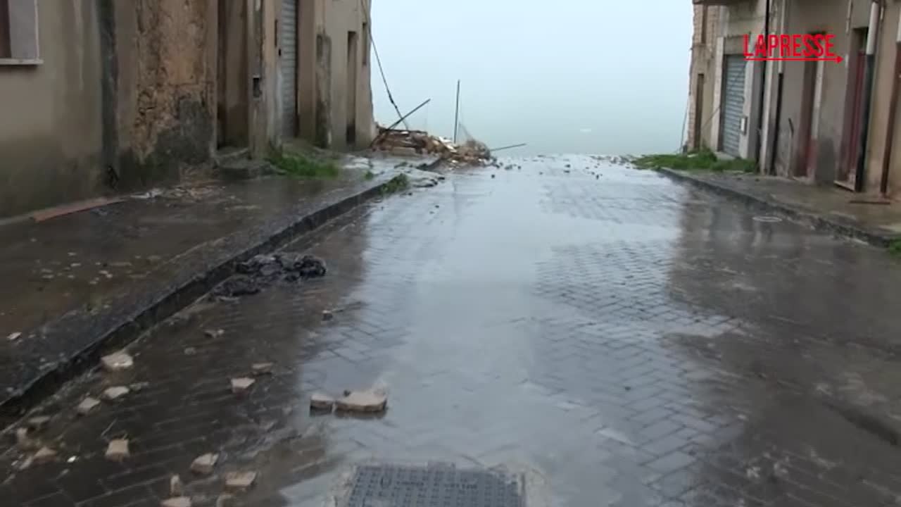 ecco dove finisce niscemi le immagini della zona rossa a ridosso della frana da Lapresse.it ecco dove finisce niscemi le immagini della zona rossa a ridosso della frana