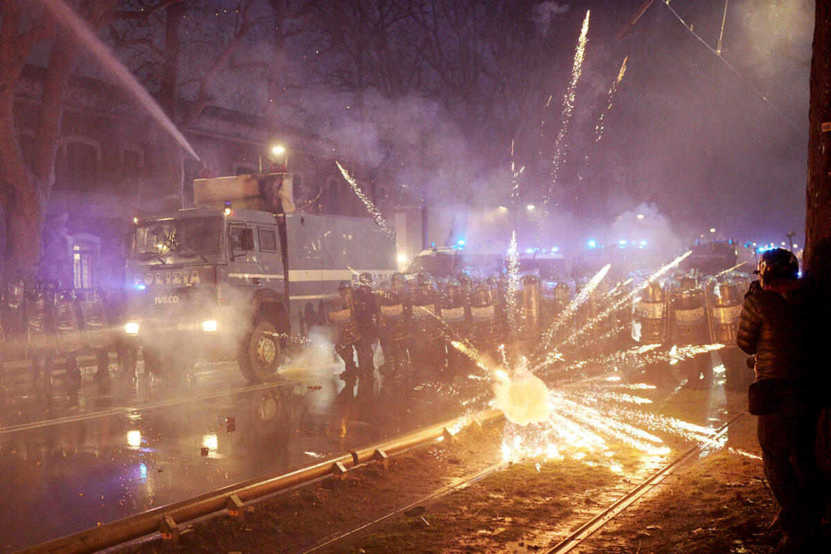 torino scontri al corteo per askatasuna l8217agente aggredito ero da solo ho avuto paura da Lapresse.it torino scontri al corteo per askatasuna l8217agente aggredito ero da solo ho avuto paura