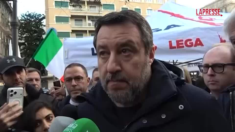 Scontri a Torino, Salvini: "Mancata Prevenzione? Nessuno pensava a questo livello di violenza" Scontri a Torino, Salvini: "Mancata Prevenzione? Nessuno pensava a questo livello di violenza"