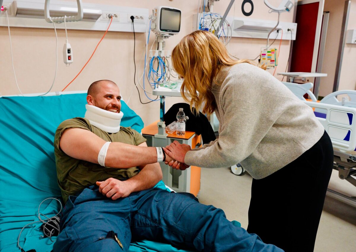 Torino, scontri al corteo per Askatasuna. L’agente aggredito: “Ero da solo, ho avuto paura”