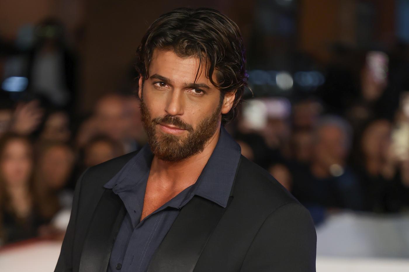 sanremo 2026 can yaman co conduttore del festival