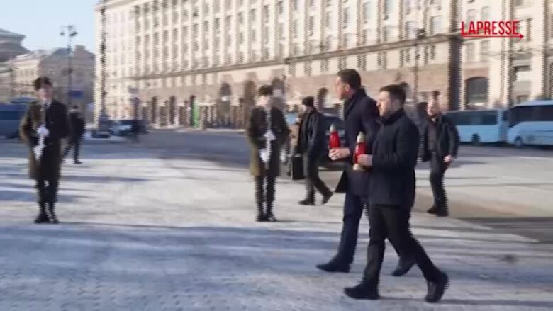 Ucraina, Rutte e Zelensky a Kiev onorano i soldati caduti