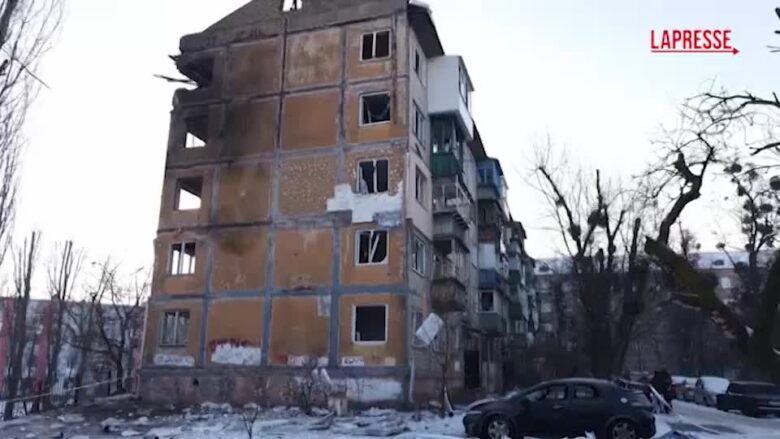 Ucraina, attacchi russi su Kiev: incendi, feriti e migliaia di case senza riscaldamento