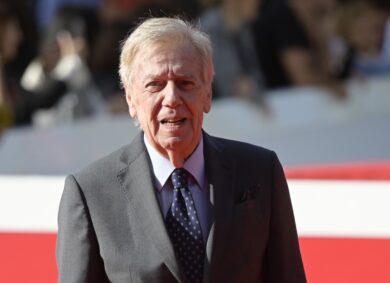 Claudio Lippi apre profilo social: “Sono vivo e non in terapia intensiva”