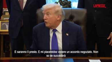 Iran, Trump: "Stiamo parlando con Teheran vorrei vedere un accordo"