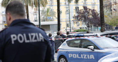Napoli, 22enne uccisa con una coltellata alla schiena: si indaga in ambito familiare