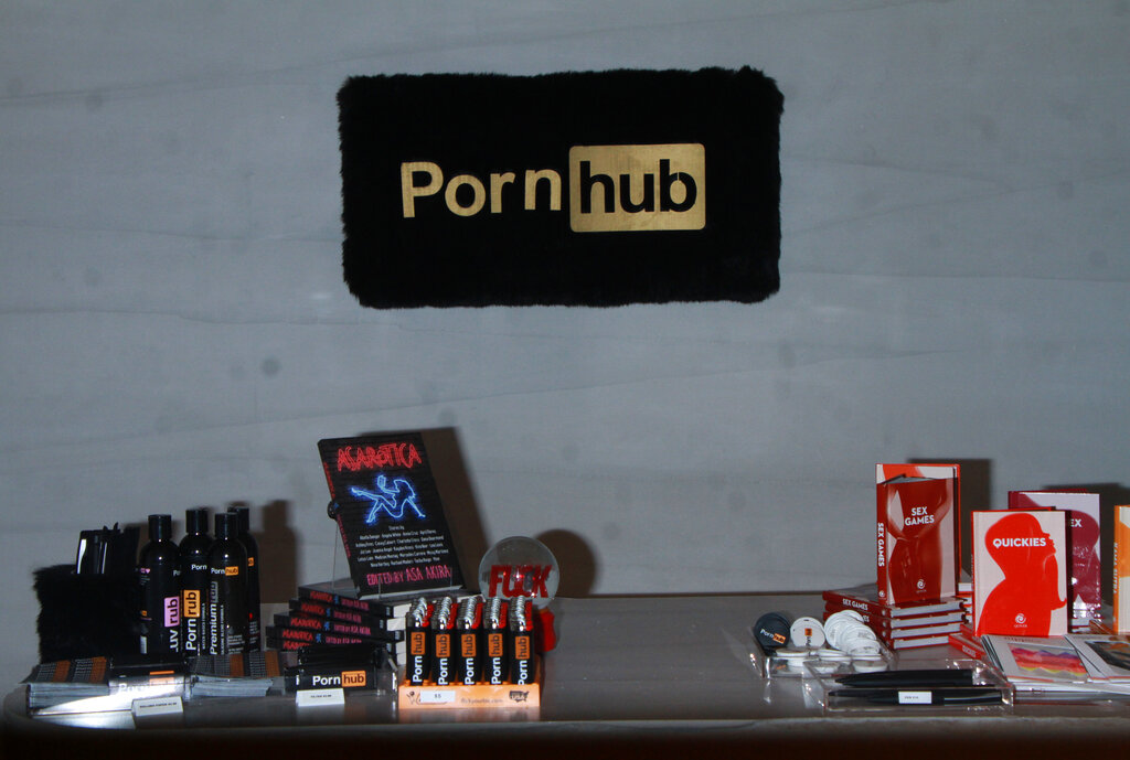 Verifica età, scatta l’obbligo per i grandi siti porno (ma molti sono accessibili)