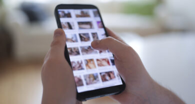 Verifica età, scatta l’obbligo per i grandi siti porno (ma molti sono accessibili)