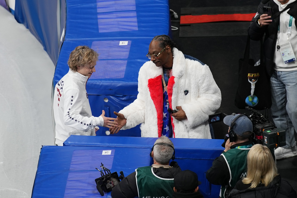 snoop dogg a milano per le olimpiadi 2026 il rapper all8217allenamento del pattinaggio artistico da Lapresse.it snoop dogg a milano per le olimpiadi 2026 il rapper all8217allenamento del pattinaggio artistico