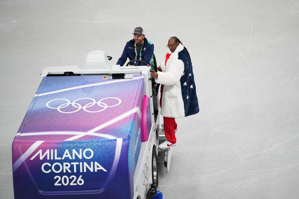 Galleria foto 'Snoop Dogg a Milano per le Olimpiadi 2026: il rapper all’allenamento del pattinaggio artistico' - foto 2