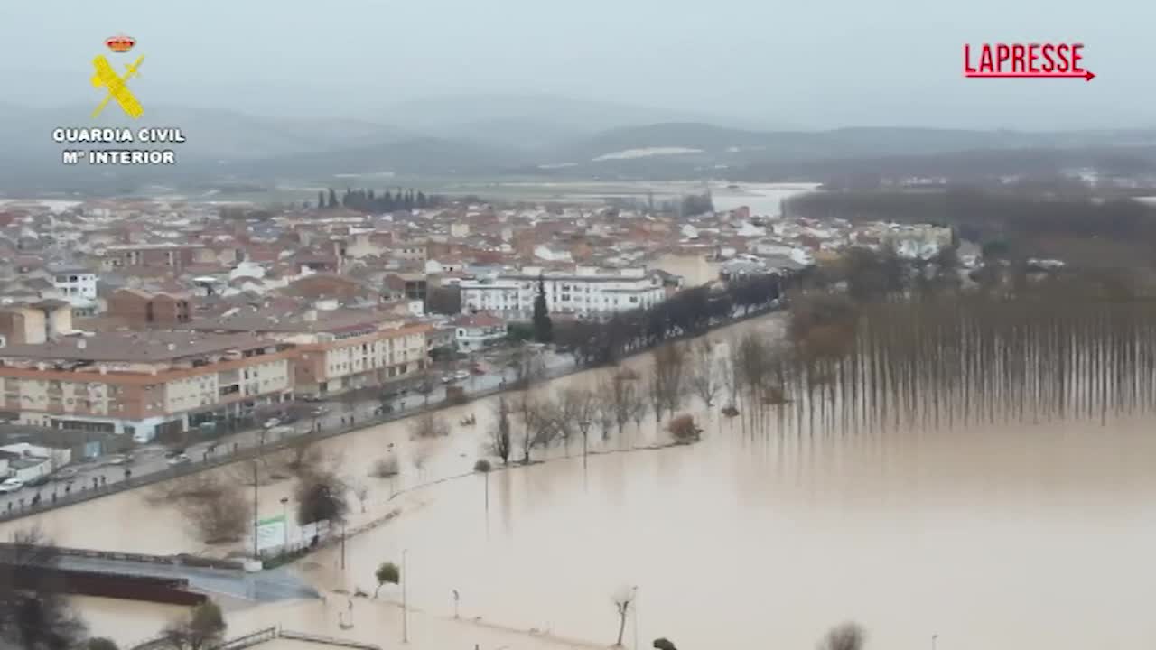 Spagna, alluvione in Andalusia: ponti e strade sommersi da acqua e fango