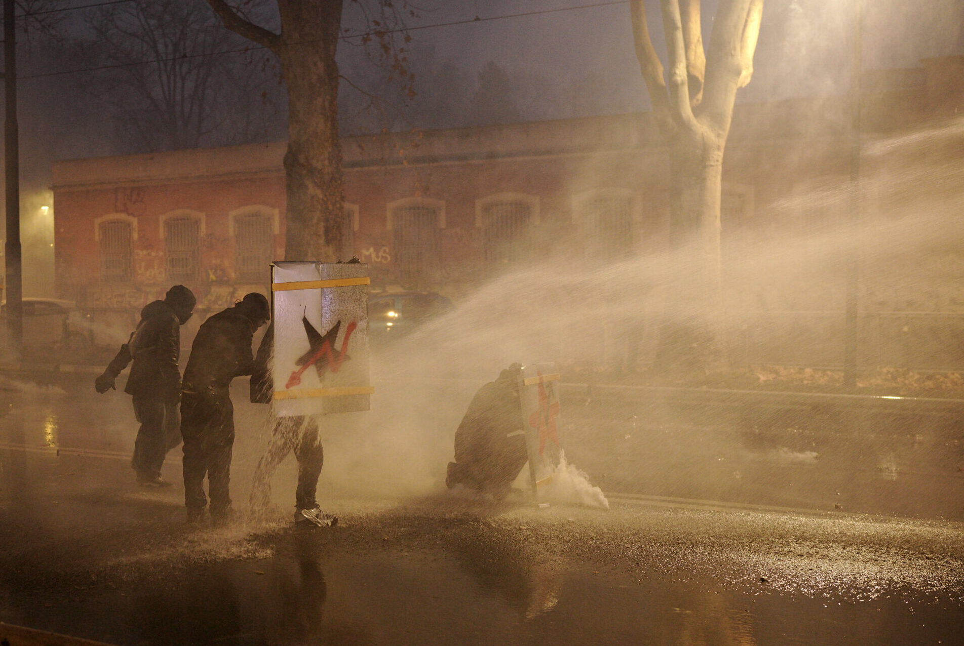 Dl Sicurezza, via libera al testo della maggioranza. Il Colle frena su scudo e fermo preventivo