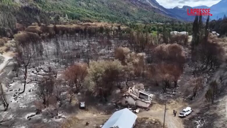 Argentina, già in fiamme oltre 40mila ettari di foresta in Patagonia: le immagini aeree del disastro