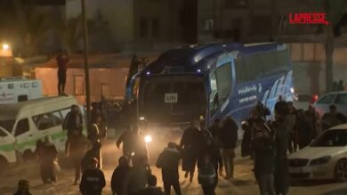 Gaza, gli ultimi palestinesi autorizzati a rientrare nella Striscia arrivano a Khan Younis