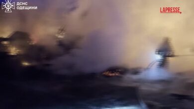 Ucraina, raid russi su Odessa: ingenti danni a edifici civili e industriali