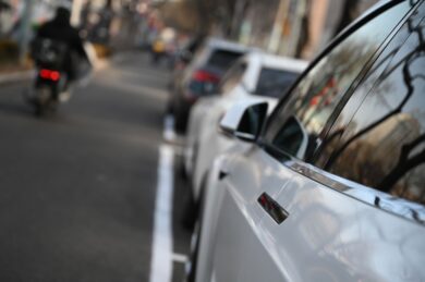 Auto, maniglie a scomparsa vietate in Cina: ecco perché