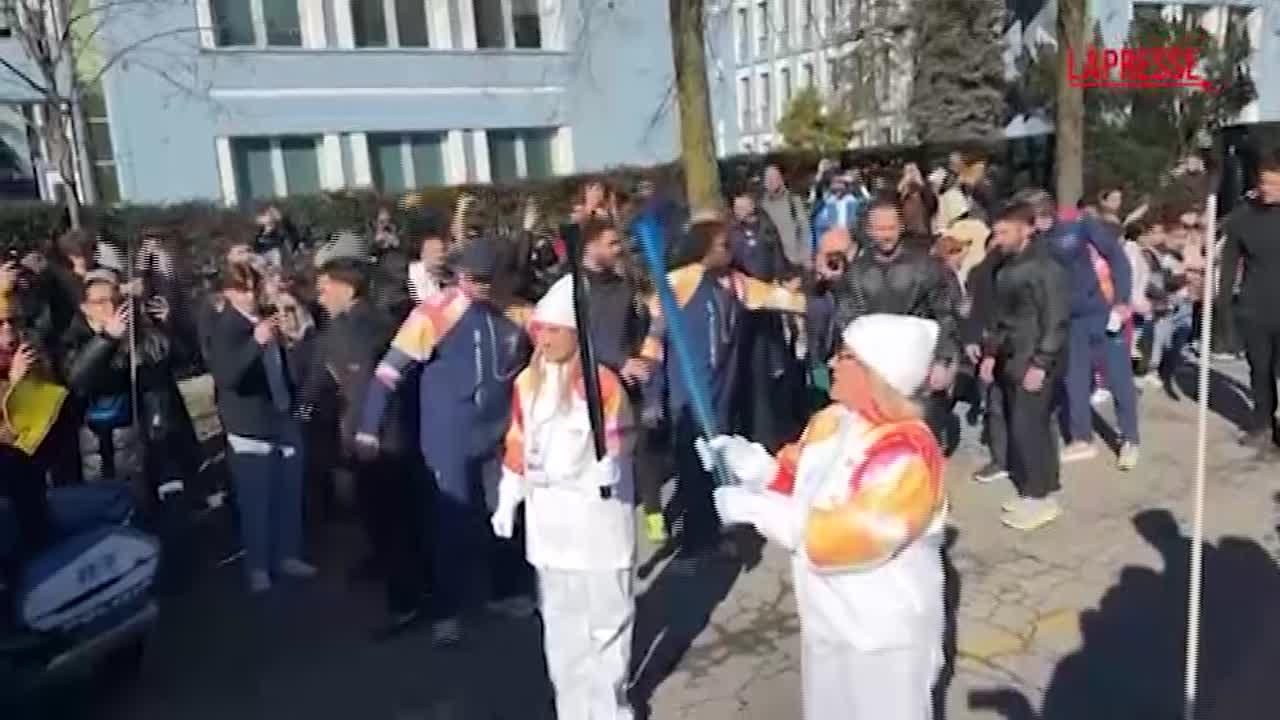 olimpiadi 2026 la torcia verso milano il passaggio a san donato con la tedofora lodovica comello da Lapresse.it olimpiadi 2026 la torcia verso milano il passaggio a san donato con la tedofora lodovica comello