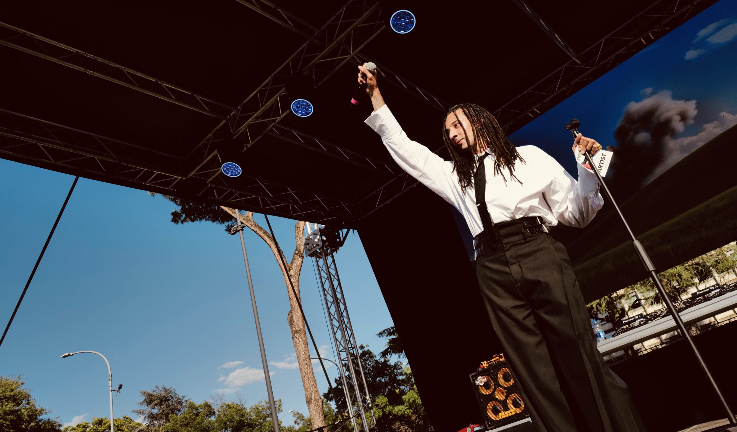 Olimpiadi 2026, Ghali denuncia: “Escluso dall’inno italiano e so perché”