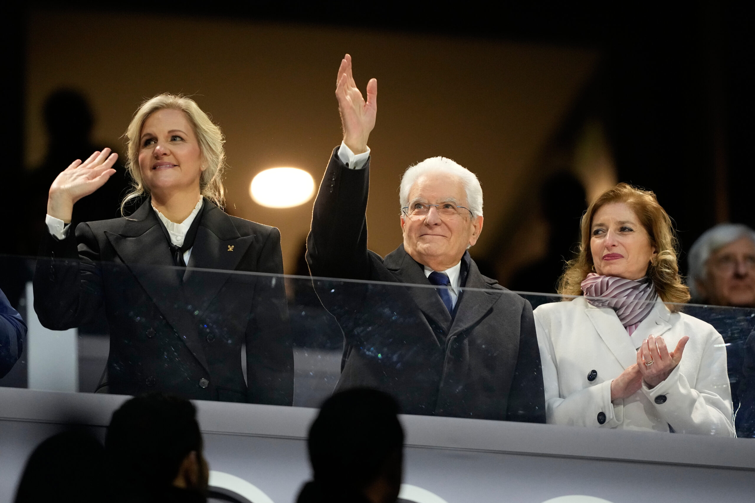 Via alle Olimpiadi 2026 con lo show della cerimonia d’apertura. Mattarella dichiara aperti i Giochi, Tomba con Compagnoni e Sofia Goggia accendono i bracieri Via alle Olimpiadi 2026 con lo show della cerimonia d’apertura. Mattarella dichiara aperti i Giochi, Tomba con Compagnoni e Sofia Goggia accendono i bracieri