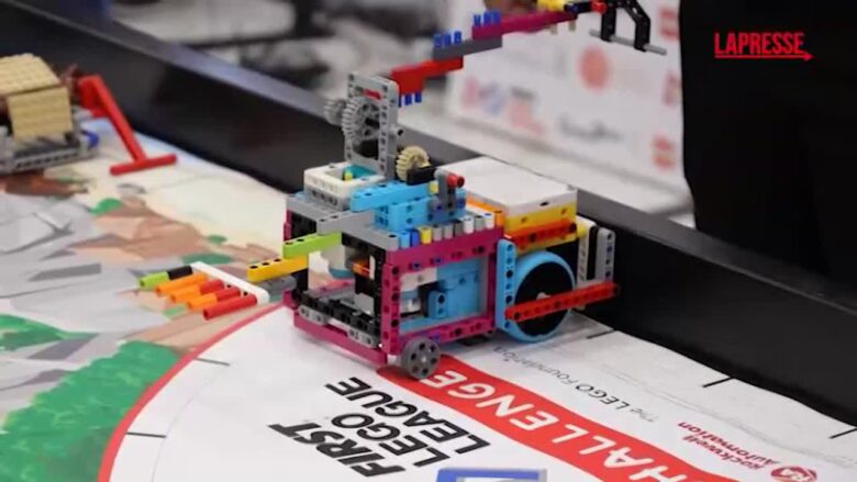 Napoli, Lego Challenge alla Federico II: centinaia di studenti si sfidano con enigmi, modellini e robotica