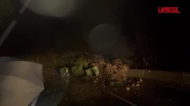 Salerno, nuova frana sulla Statale Amalfitana: traffico bloccato a Vietri sul Mare