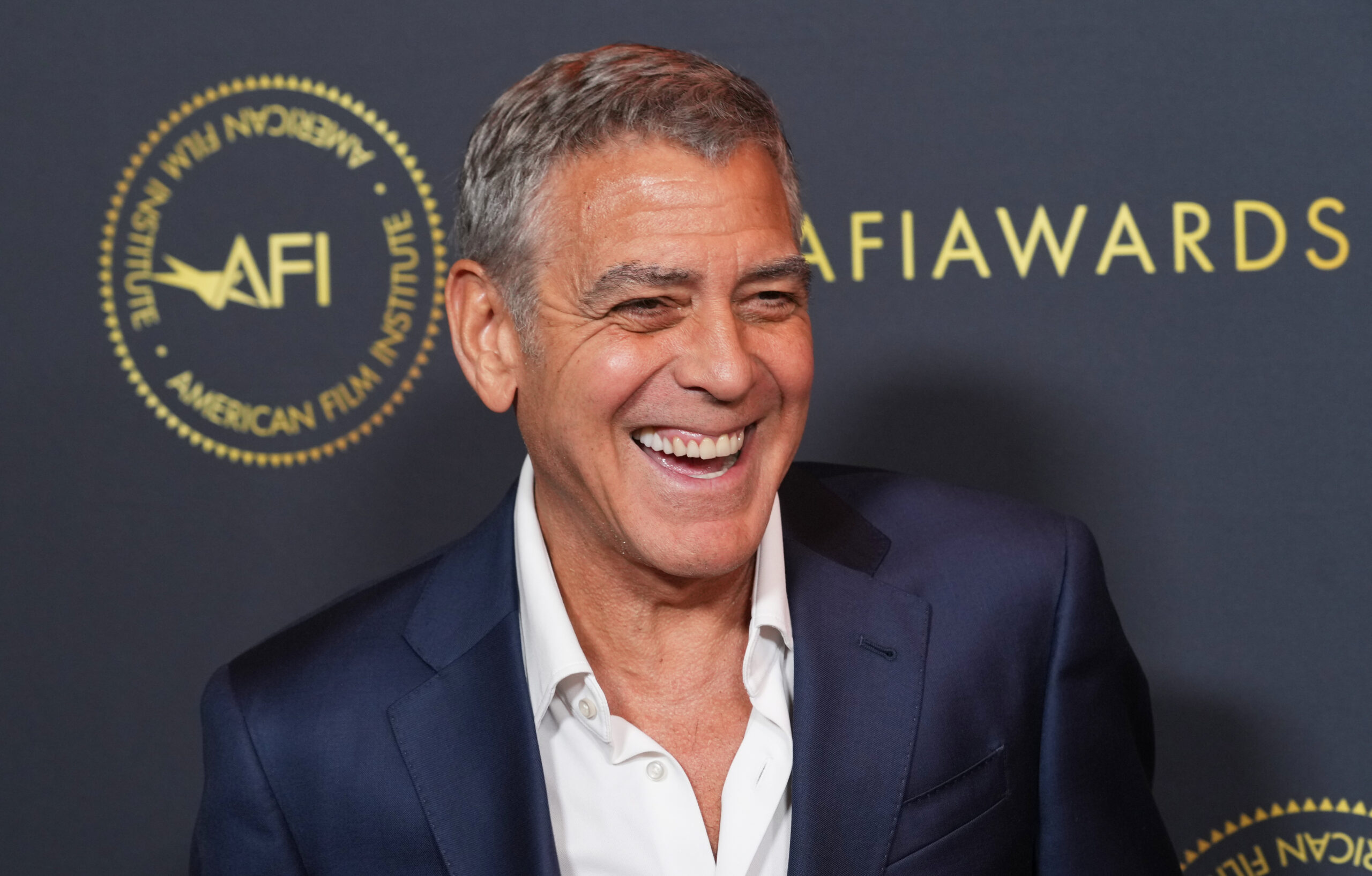 Olimpiadi 2026, anche George Clooney arrivato a Milano per i Giochi