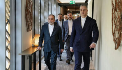 Iran, conclusi i colloqui con gli Usa in Oman. Teheran: “Buon inizio”. Ma Washington impone nuove sanzioni