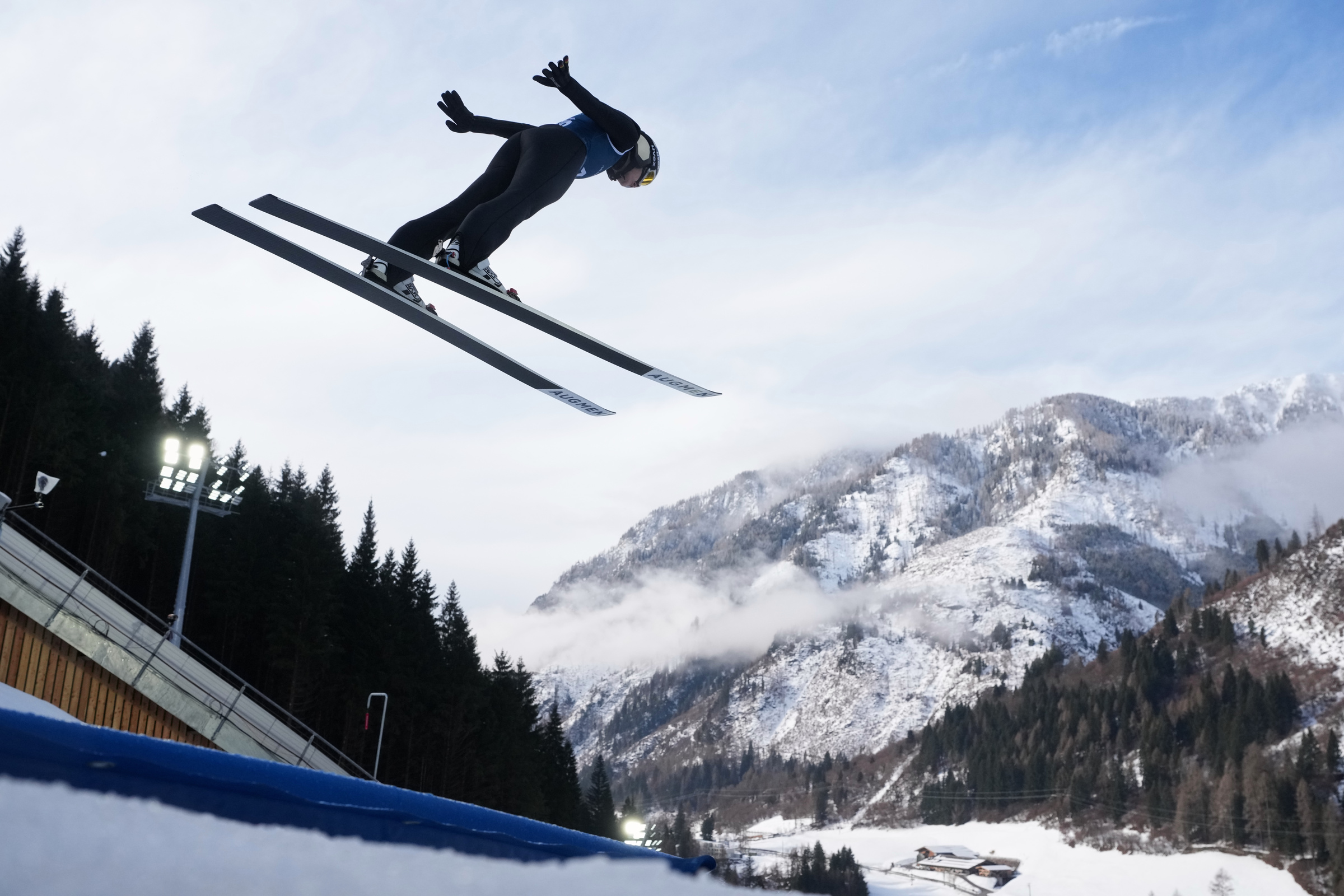 Olimpiadi 2026, ‘penis gate’ nel salto con gli sci: controlli su conformità tute Olimpiadi 2026, ‘penis gate’ nel salto con gli sci: controlli su conformità tute