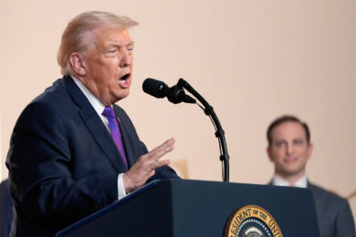 Video razzista sugli Obama, Trump: “Non mi scuso, non l’avevo visto tutto”