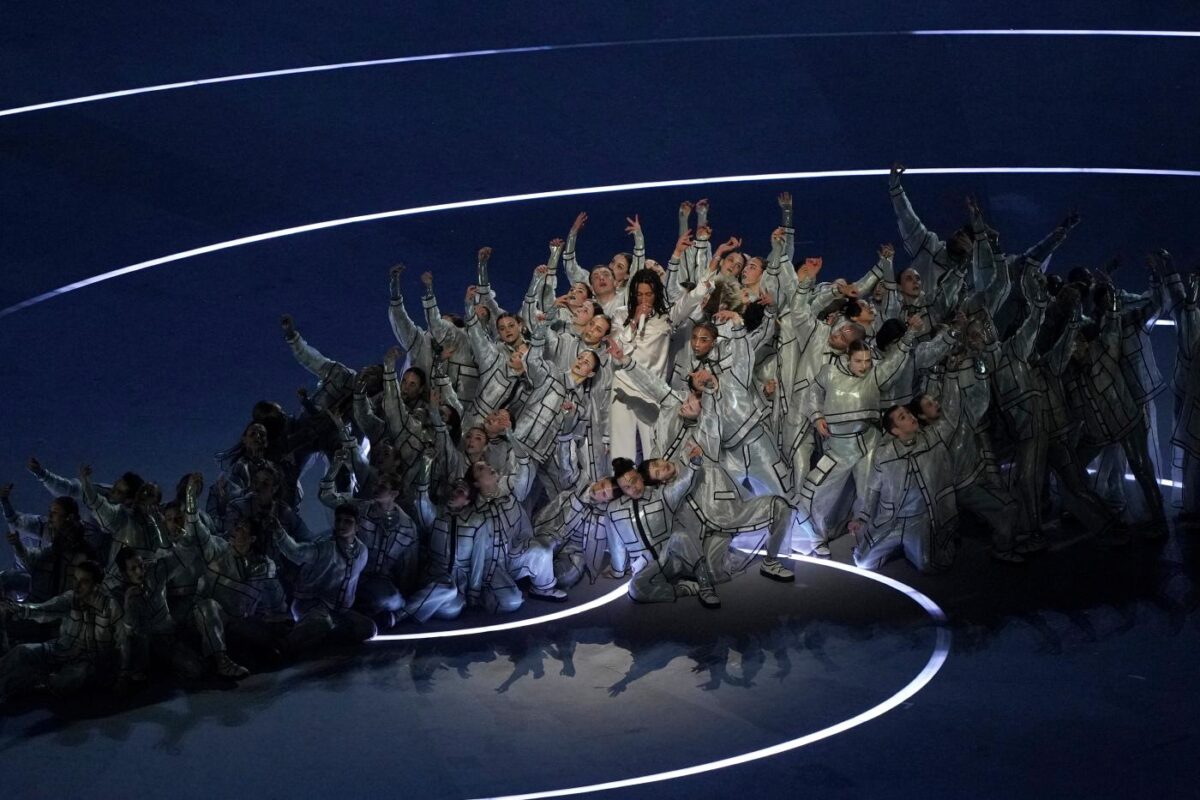 Olimpiadi 2026, esplode il caso Ghali: “mai inquadrato durante la diretta” Olimpiadi 2026, esplode il caso Ghali: “mai inquadrato durante la diretta”