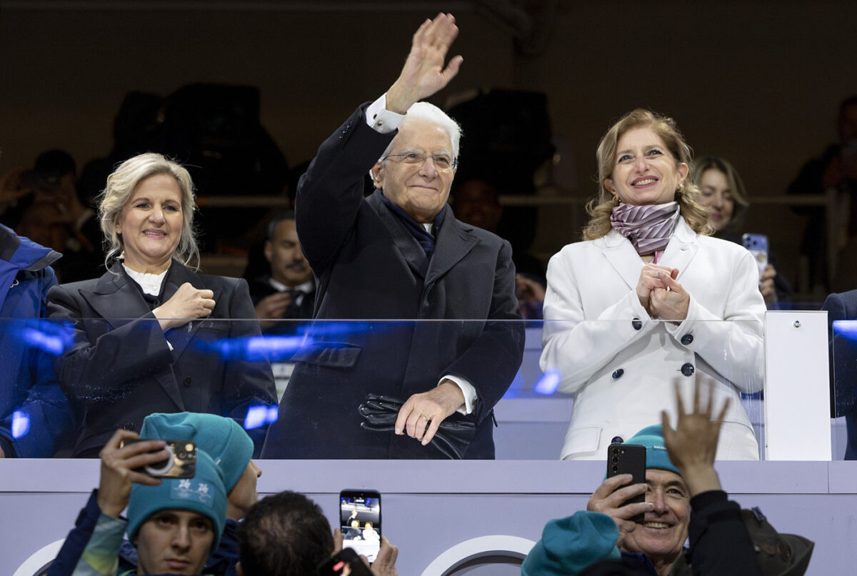 Olimpiadi 2026, bellezza italiana e messaggi di pace alla cerimonia di apertura: show a San Siro Olimpiadi 2026, bellezza italiana e messaggi di pace alla cerimonia di apertura: show a San Siro