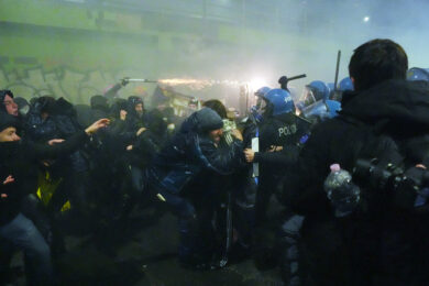 Olimpiadi 2026, a Milano scontri alla manifestazione contro i Giochi