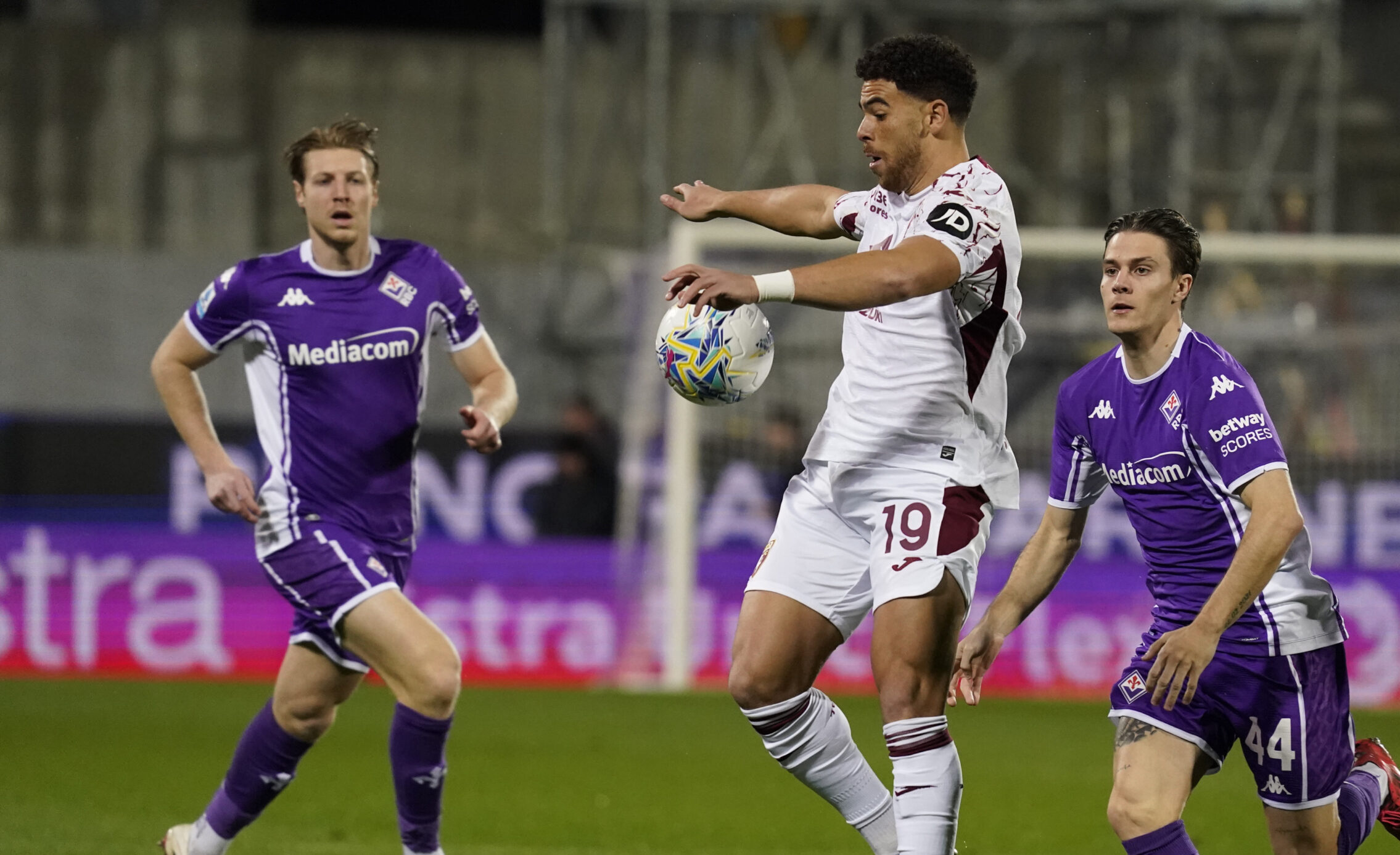 Fiorentina-Torino 2-2, i granata la riprendono al 94° con un gol di Maripan