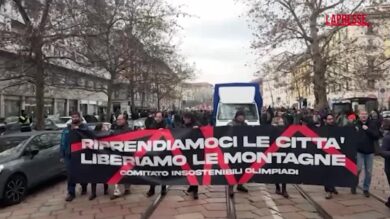 Olimpiadi 2026, un migliaio i partecipanti al corteo pro Pal a Milano