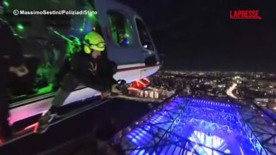 Olimpiadi 2026, la cerimonia vista dal drone: le immagini di San Siro sono spettacolari