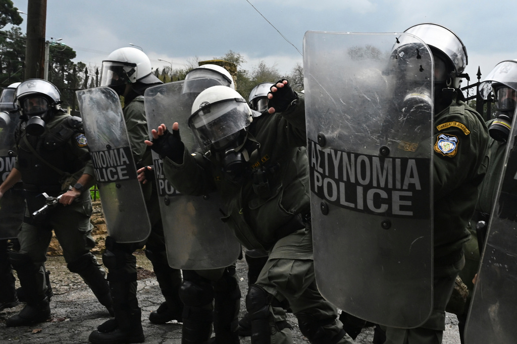Grecia, scontri a Salonicco fuori dall’università: 313 arresti Grecia, scontri a Salonicco fuori dall’università: 313 arresti