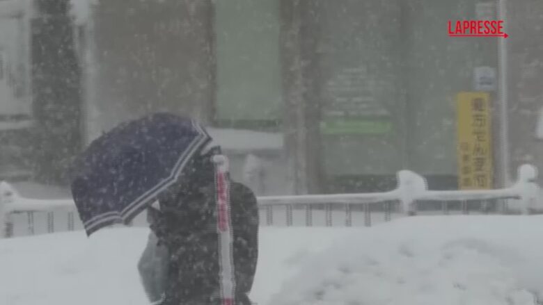 Giappone, nevicate record nel giorno delle elezioni