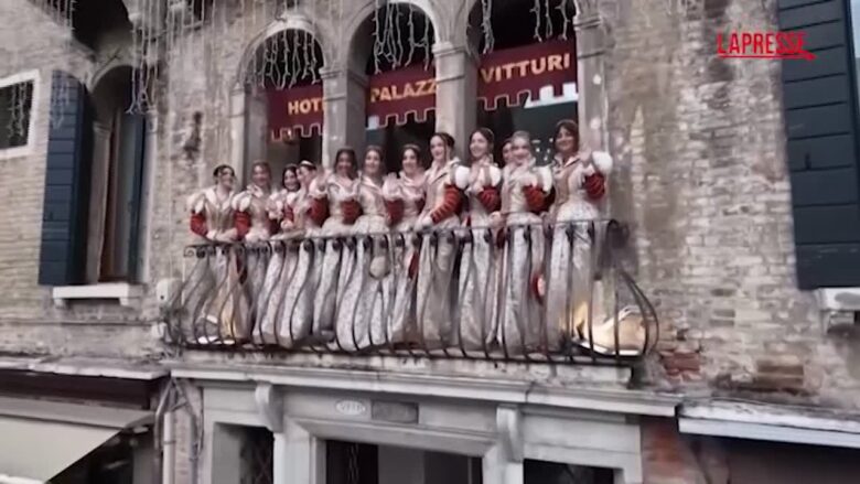 Venezia, le dodici Marie sfilano per il Carnevale