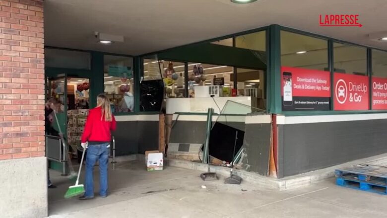 California, con l'auto centra in pieno un negozio di alimentari: 4 feriti