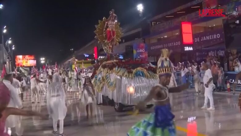 Carnevale di Rio, la sfilata di "purificazione" del Sambodromo
