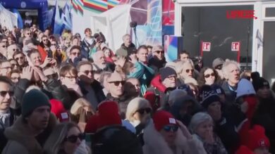 Milano Cortina, Lindsey Vonn cade nella libera femminile: i commenti dei fan