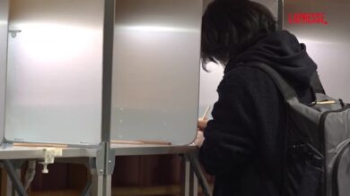 Elezioni in Giappone, i cittadini di Tokyo al voto