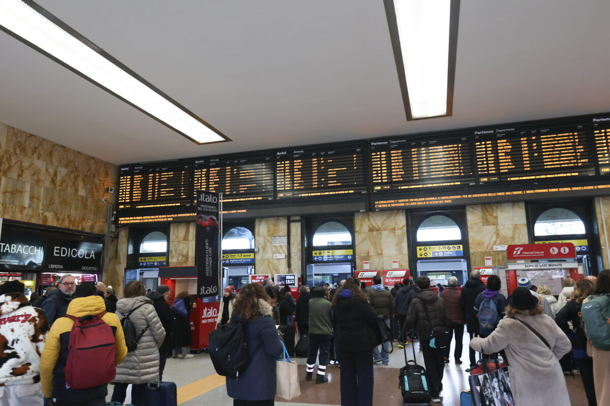 Sabotaggio ai treni dell’Alta velocità a Bologna: ipotesi terrorismo