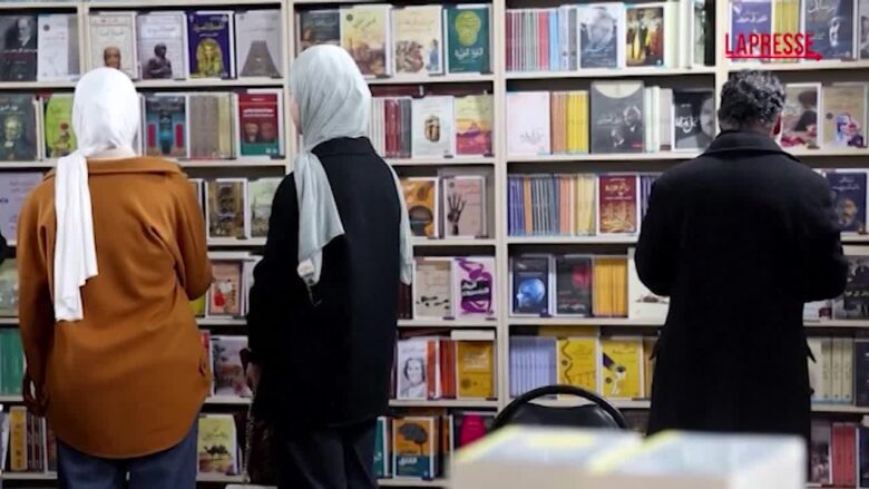 Siria, aperta la fiera del libro a Damasco, la prima dopo la caduta di Assad: centinaia i visitatori