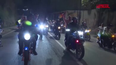 Venezuela, i membri dell'opposizione liberati si uniscono alla veglia delle famiglie dei prigionieri ancora rinchiusi